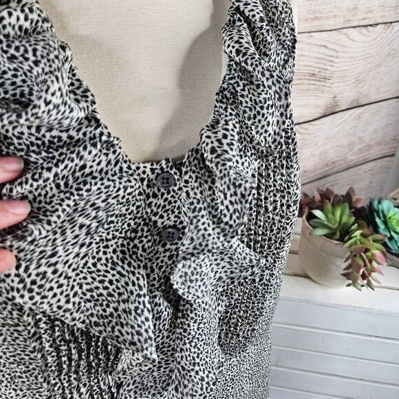 Banana Republic Sleeveless Ruffle Detail Animal Print Top Size 2‎ - Picture 3 of 8